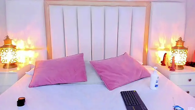 Chat +18 de LaylaaDoll ao vivo