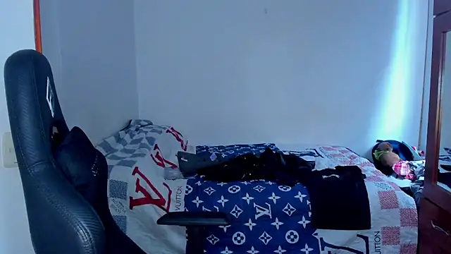 Tommy_Bred Adlı Modelin Web Kamerası Şovu