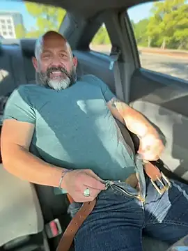 fuckadilf 现场XXX聊天