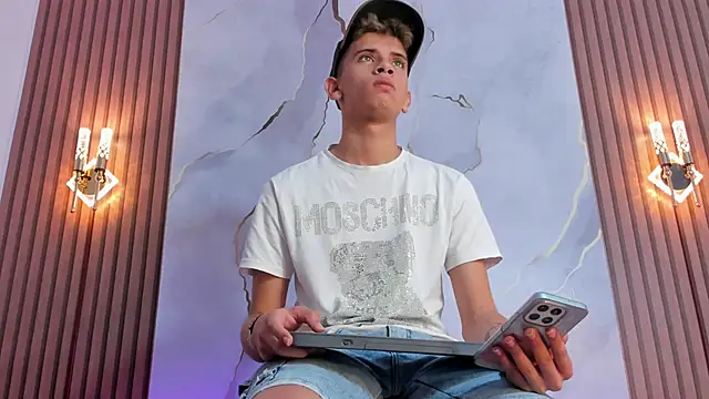 Ethanhot_os Chat XXX live