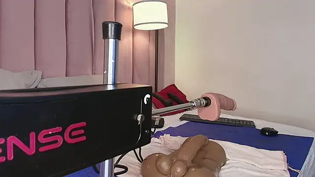 Pokazy przed kamerką – HallyBans