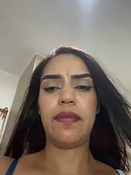 Sara-77 Show in webcam