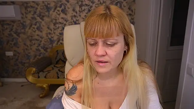 BellaLaPetitのライブXXXチャット