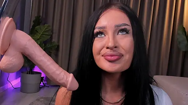 EmeraldKat live XXX chat