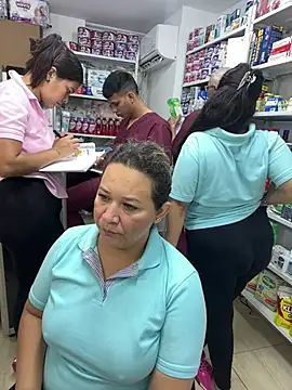 kandalove: διαδικτυακό σόου στην κάμερα