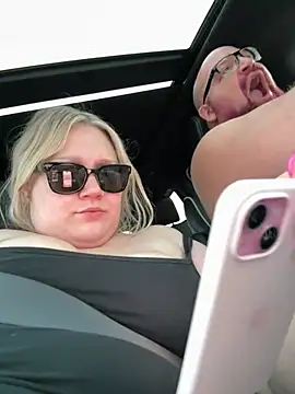 Chatroom XXX en direct de PiggyRose