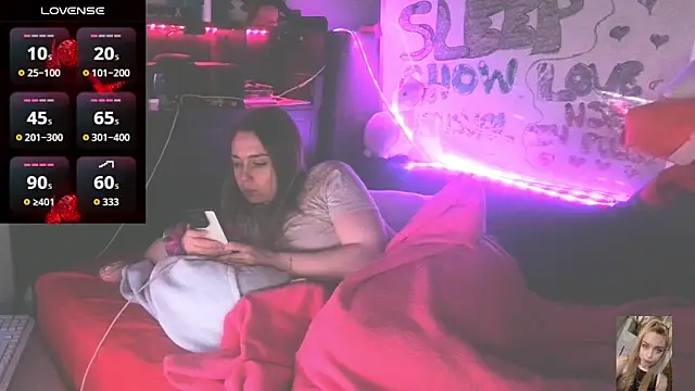 Chat +18 de Blondiewithanass ao vivo