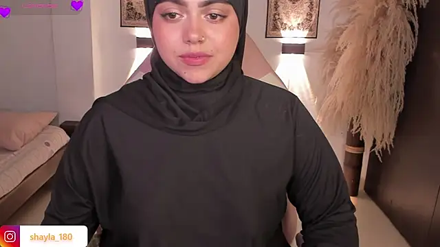 shayla_18 Adlı Modelin Canlı XXX Sohbeti