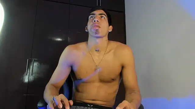 Czat XXX na żywo – Milo_LatinBoy