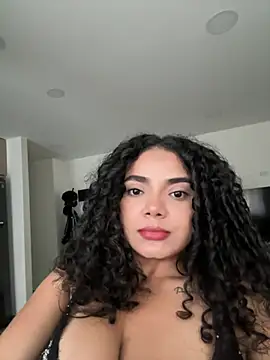 Curlyierr Chat XXX in diretta