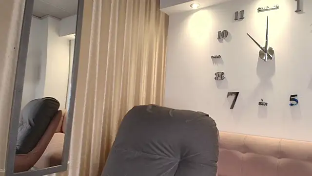 KamyGlam élő XXX-chatje