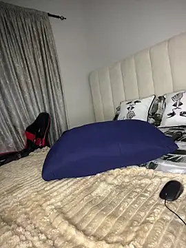 Bustygoddess32's Webcam Show