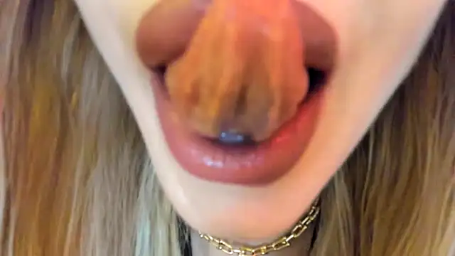 Politeeliza's Webcam Show