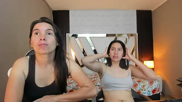 Emily_and_Soffy Show Webcam