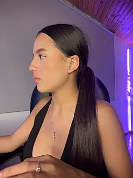 Sofia18_pinkk: онлайн-секс-чат