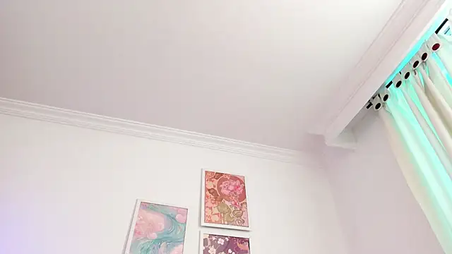 canelleGarces' Live XXX Chat