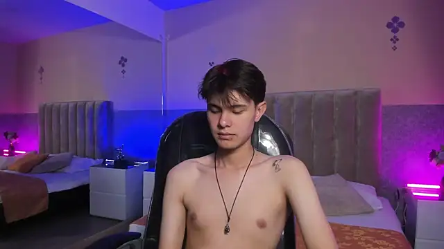 Derek_Sinn élő XXX-chatje