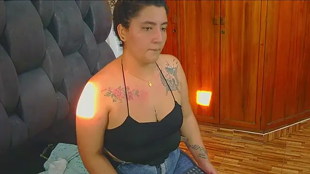 vsiennaper 现场XXX聊天