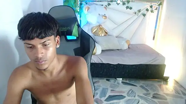 Angel_foxc_ webkamerás műsora