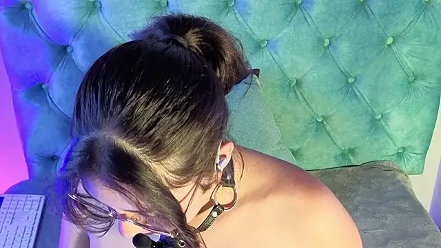 Paola_Lyon_'s Live XXX Chat