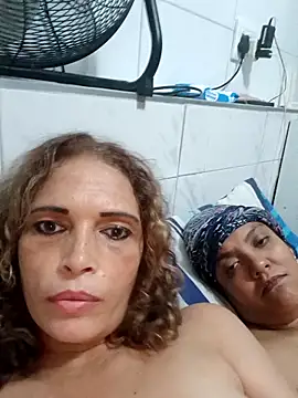 2Juicy_pussy: онлайн-секс-чат