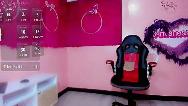 Karlaa_Hernandez_: διαδικτυακό σόου στην κάμερα