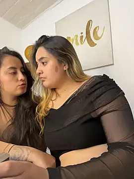 دردشة Antonella_Julieta الجنسية المباشرة