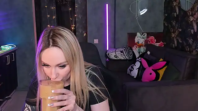 Blckmirrorr: онлайн-секс-чат