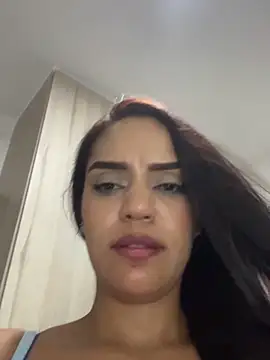 Sara-77 Adlı Modelin Canlı XXX Sohbeti