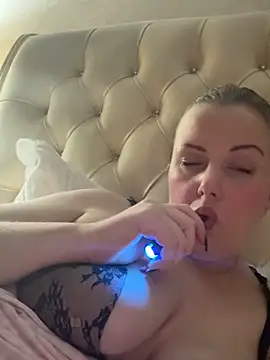 Piccolamonella29 Webcam show