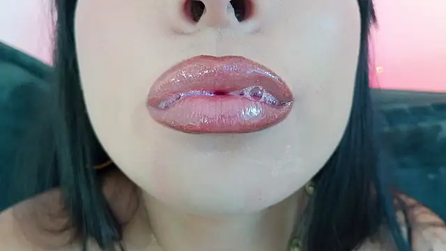 mia_roux1 Adlı Modelin Canlı XXX Sohbeti