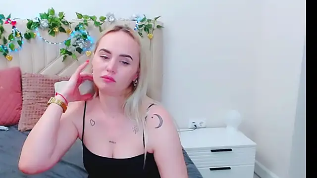 Chat +18 de LiluMoon__ ao vivo