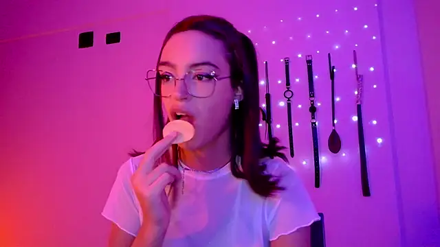 nina_kink Adlı Modelin Canlı XXX Sohbeti