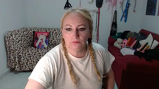 emperabigbootybigass Chat XXX in diretta