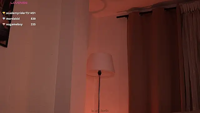 GiaFaaris Adlı Modelin Web Kamerası Şovu