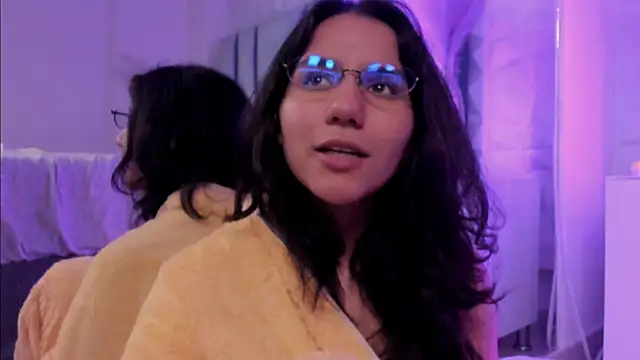 HollyPeach Chat XXX in diretta