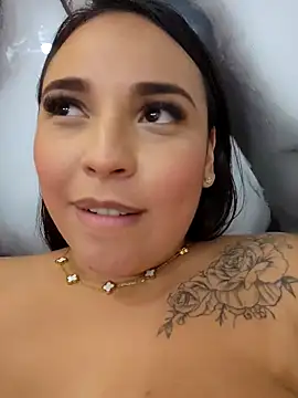 LizzRouse élő XXX-chatje