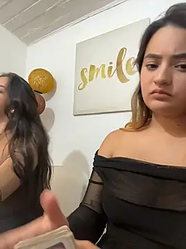 Antonella_Julieta 即時 XXX 聊天