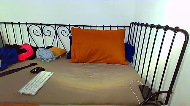 Pertunjukan Kamera Web Liv-22