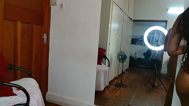 Moreish-06 Live XXX-Chat