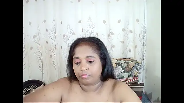 Chat +18 de Indiantasha ao vivo