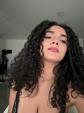 Curlyierr's Live XXX Chat