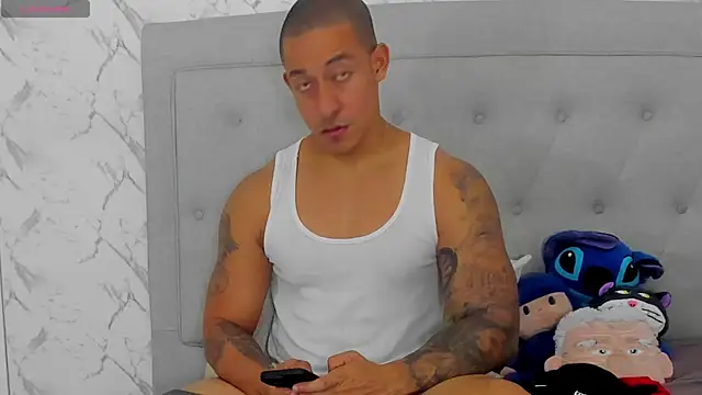 luigiferrara Adlı Modelin Canlı XXX Sohbeti