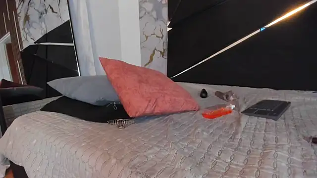 Couple_In_Heat Webcamshow