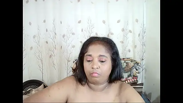 Chat +18 de Indiantasha ao vivo