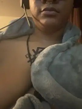 nickytheehawtie Adlı Modelin Canlı XXX Sohbeti