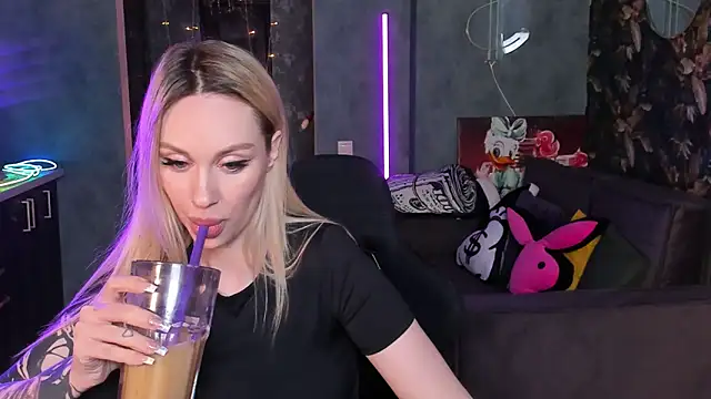 Blckmirrorr élő XXX-chatje