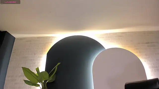 SunnyRivers live XXX chat