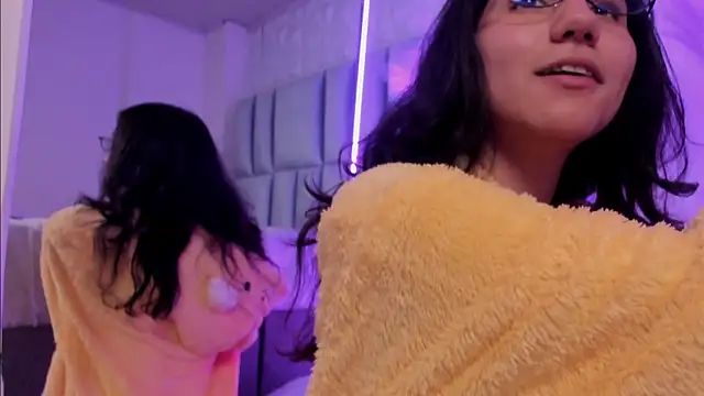 HollyPeach's Live XXX Chat