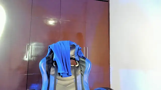 XXX chat uživo modela Milo_LatinBoy